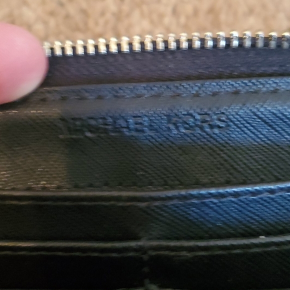 Michael Kors wallet - Picture 3 of 4